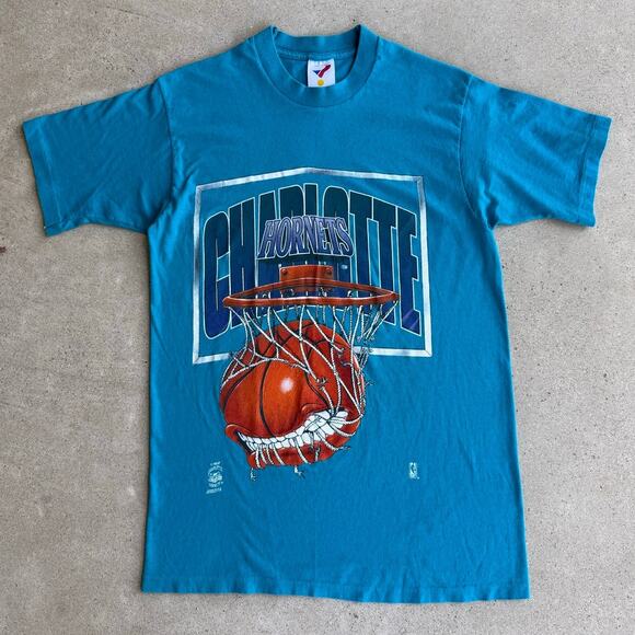 Vintage Charlotte Hornets NBA Basketball Hoop 90s Shirt Fits like Medium - Picture 1 of 6